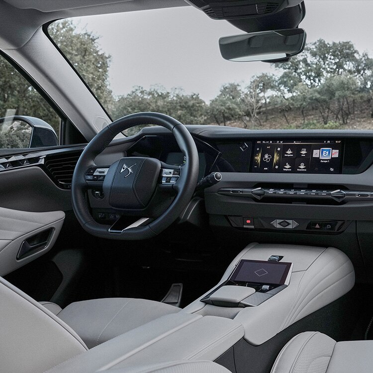 DS 4 Esprit de Voyage｜DSオートモビル公式サイト