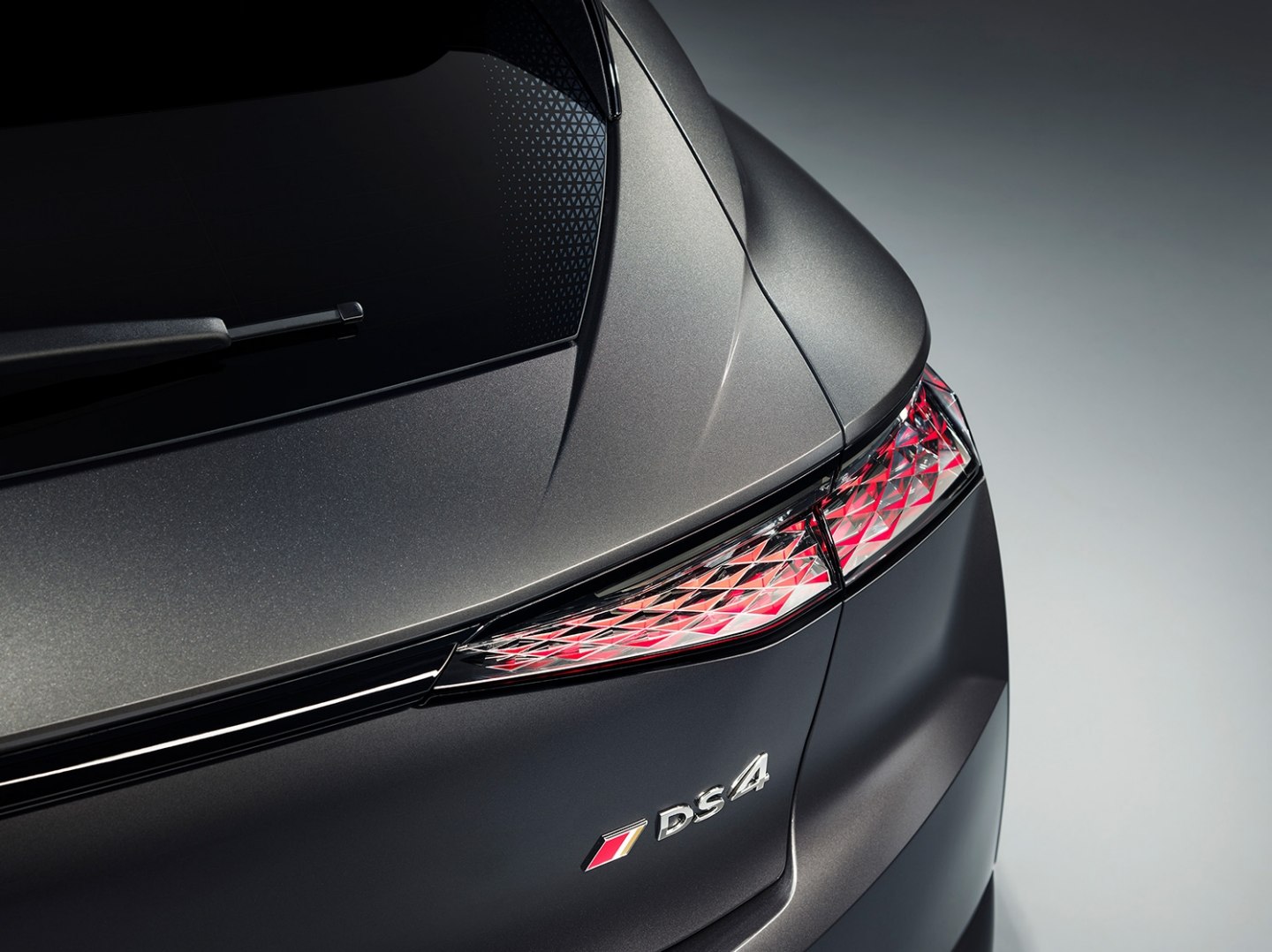 DS 4 PERFORMANCE LINE｜DSオートモビル公式サイト